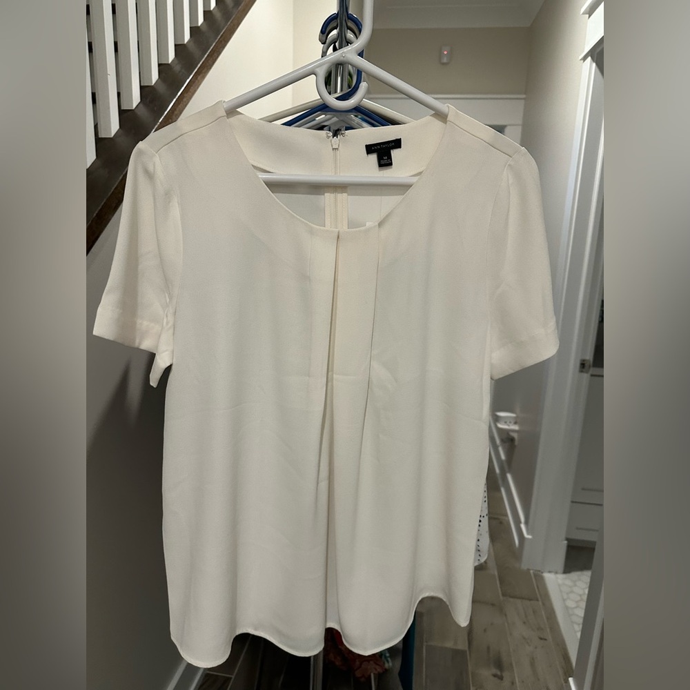 NWT Ann Taylor Cream Crepe Short Sleeve Blouse - Sz M. Zippered back at neck.
